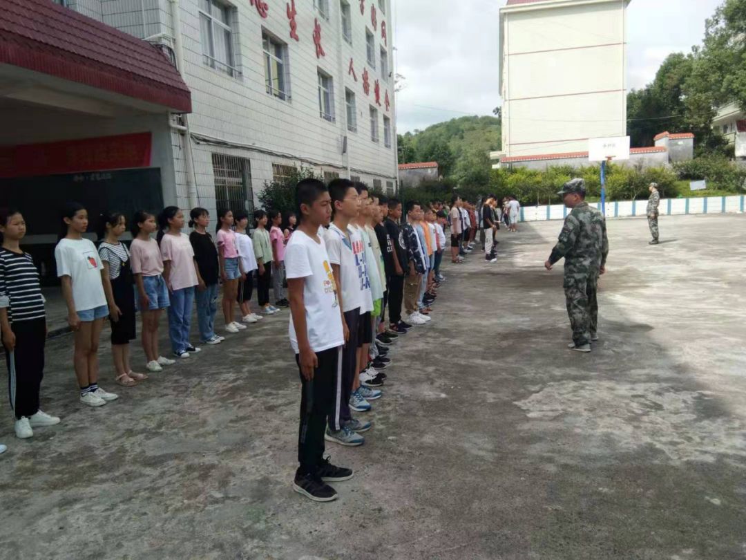 激昂青春挥洒汗水武东中学2019级七年级新生军训简报