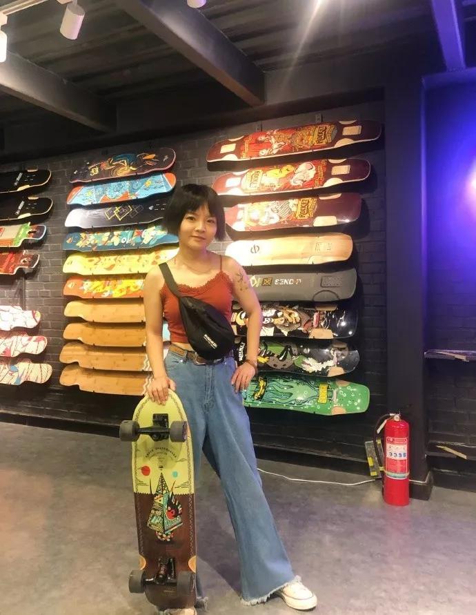 石璐身高150,时尚品味和音乐品味一样硬核,穿搭显高风格十足!