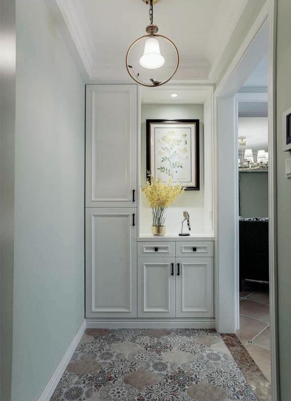 那就可以在入户门的对面墙设计一款端景台;爱林整装-囊括多种户型的