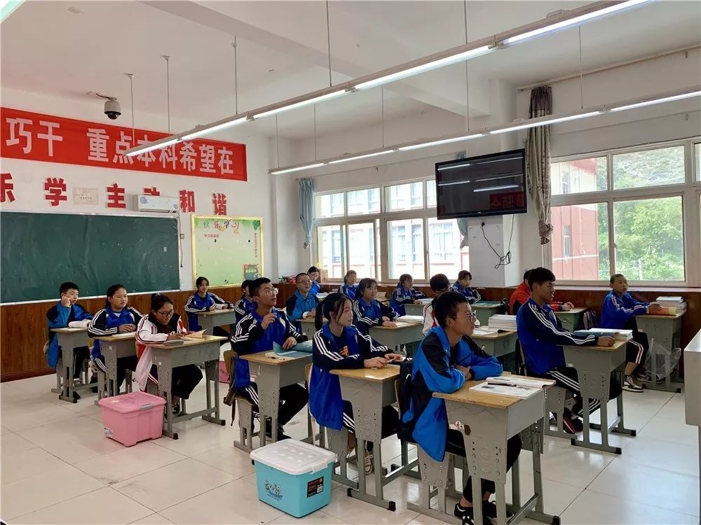 【教师风采】时光不语·静待花开——理县中学高一教师团队介绍