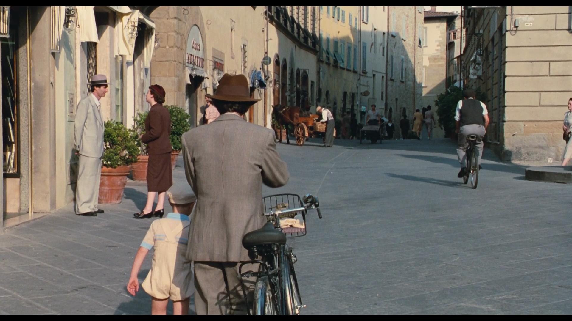 如果用一段话来形容《美丽人生》,我会这样说:这是一部伟大的电影,它