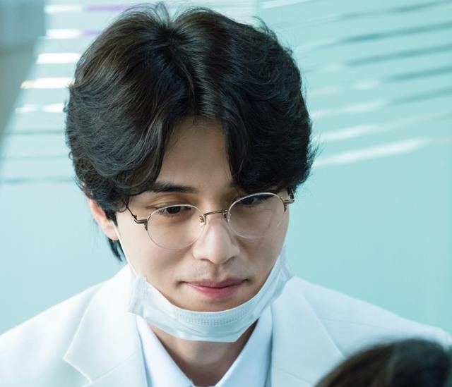 李东旭演绎变态牙医《他人即地狱》,胆子小的还是别看了