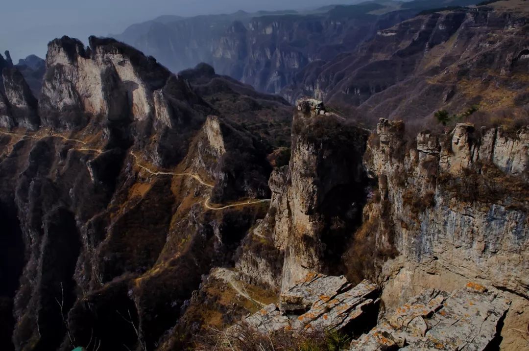 巍巍太行山秋天的色彩斑斓在这里沿着山脉起伏绵延了八百里简直逼疯