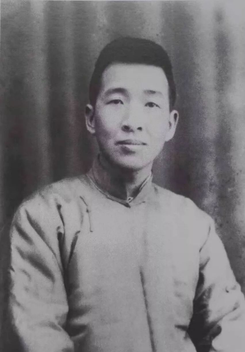 青年容庚先生出生当日,祖父容鹤龄致函其父容作恭报喜:"喜报.