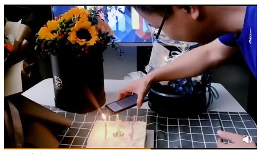 原创敬业卢伟冰过生日也要营销生日蜡烛竟不是用嘴吹灭