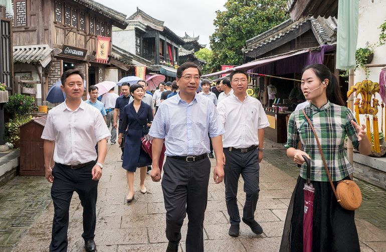 浙江省委宣传部常务副部长来颖杰一行莅临象山影视城进行宁波影视产业