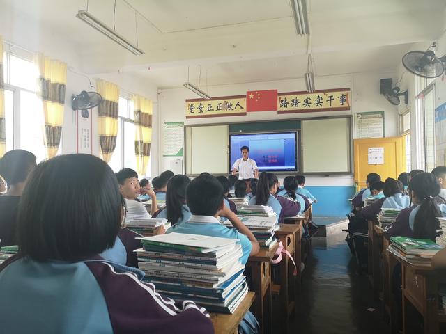 开学伊始的校园开课啦 ——记正安五中禁毒知识进校园活动