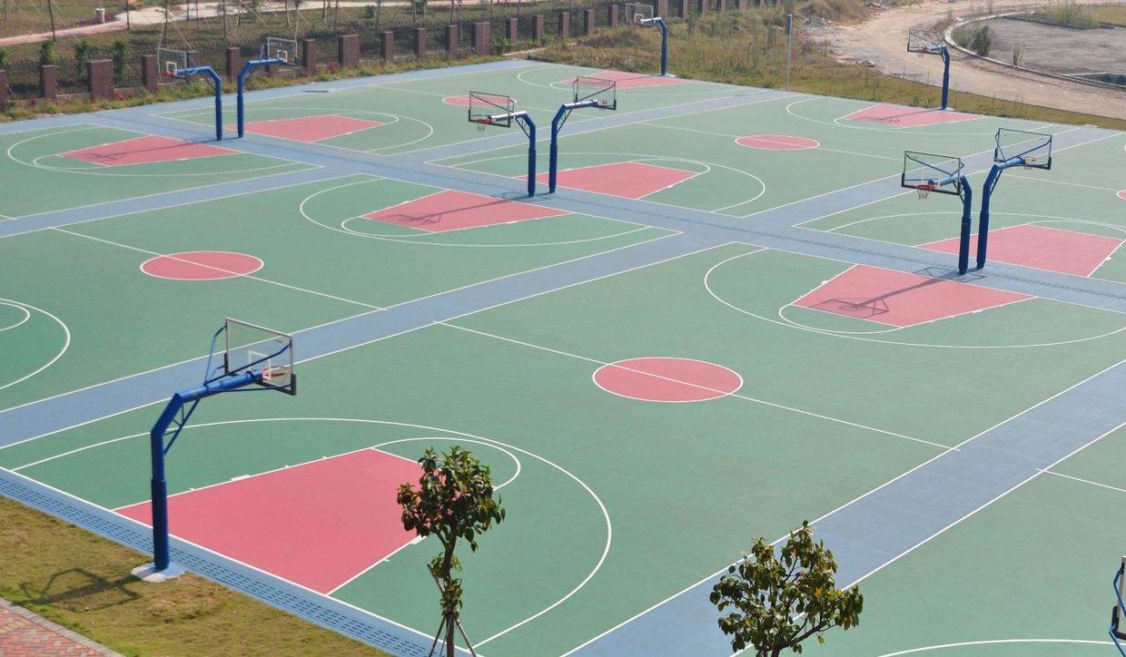 户外篮球场建设地板选用哪种材料好?不同的气候下拥有高性价比!