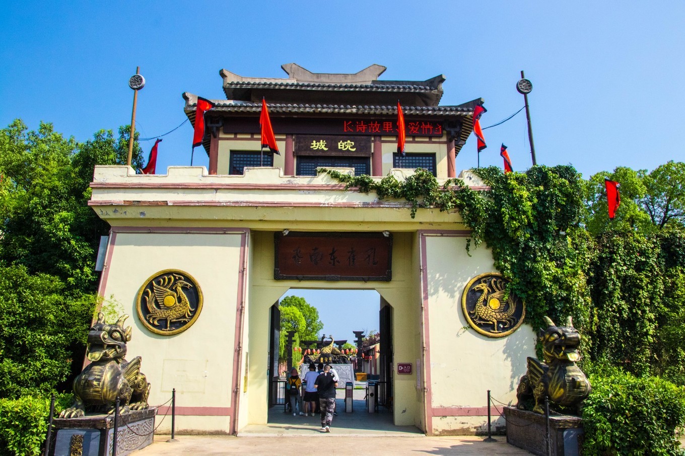 孔雀东南飞景区其实是一个小型影视城,汉代风代,当年为拍《卓文君与