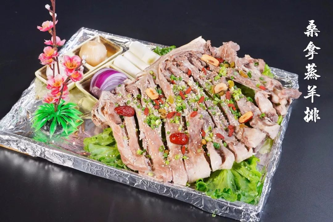 桑拿蒸羊排//蒸箱出来的肉质极嫩,每一块都很有劲道.