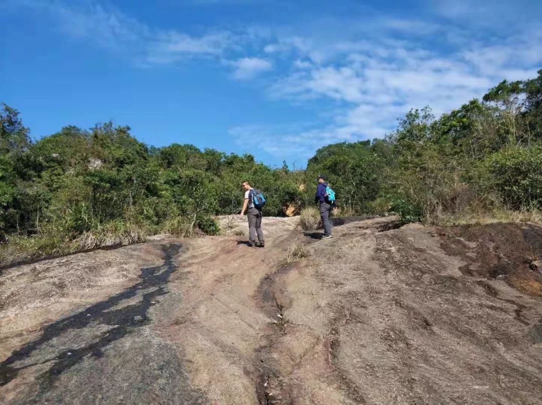 马峦山登山图片