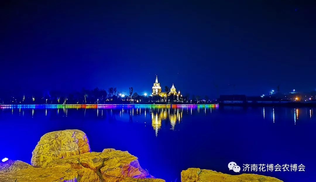 商河美夜如诗合心三七度,惹得赋家呼.碧草远天接,红花新雨苏.