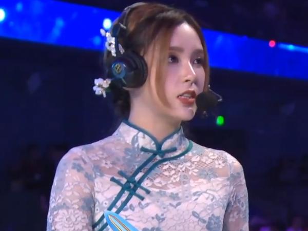 原创rita晒美照成为解说席上靓丽风景线旗袍出镜备受好评