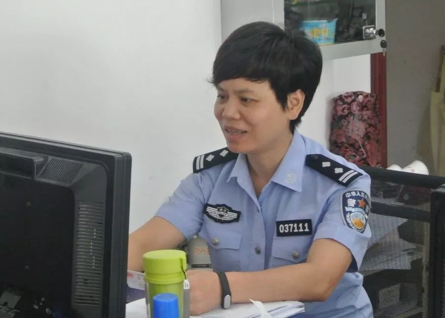 女嫌疑人警察图片