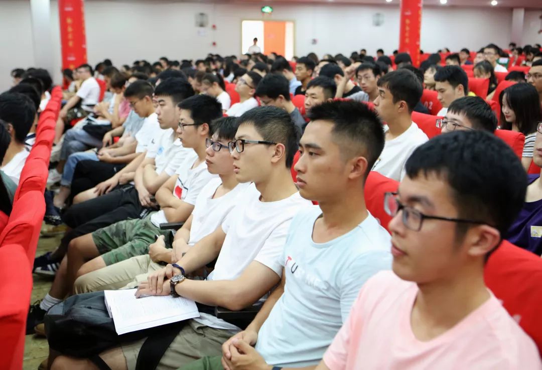 开学第一课华理研究生新生这样学