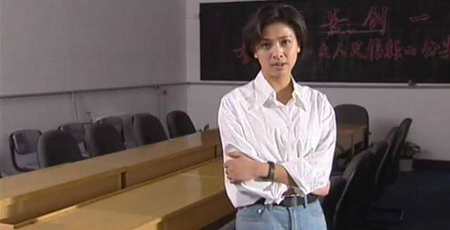 24岁的苏瑾走红后,在《蓝宇》,《危险真情》等作品上都反响好评,只是