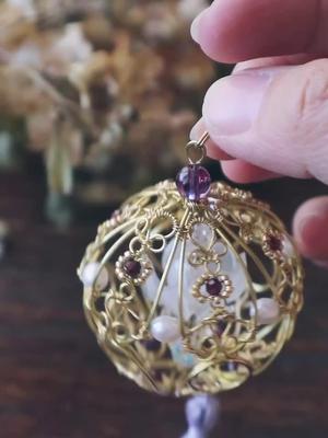 一分钟干货教学 做个和漫画不一样的云梦江氏绕线铃铛 中间挂了九瓣莲