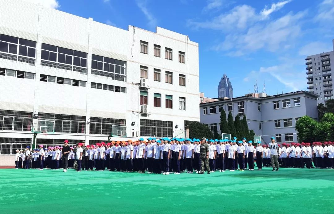 汗水作墨共筑军魂温州第八中学2019级新生列队训练