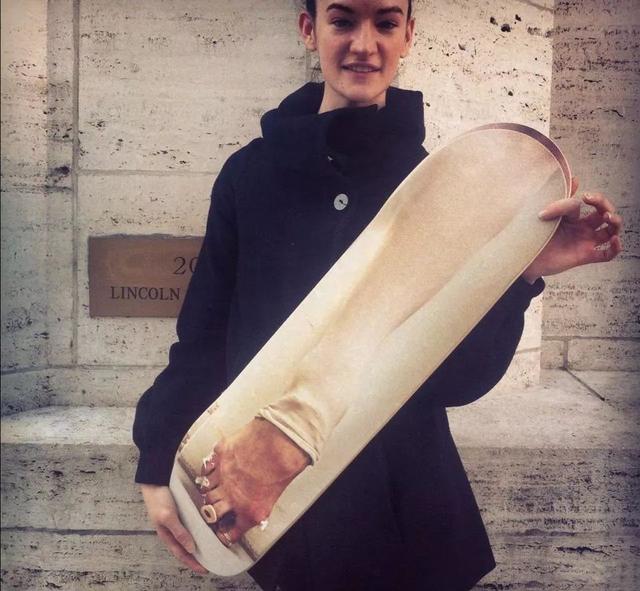 华为广告的这双芭蕾脚引起了多少家长的恐慌