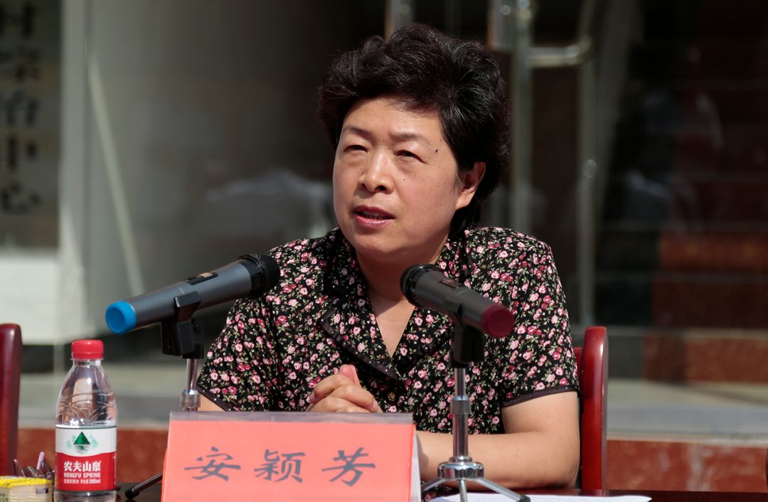 安颖芳对七二五所多年来在宜阳县脱贫攻坚工作中做出的重要贡献表示