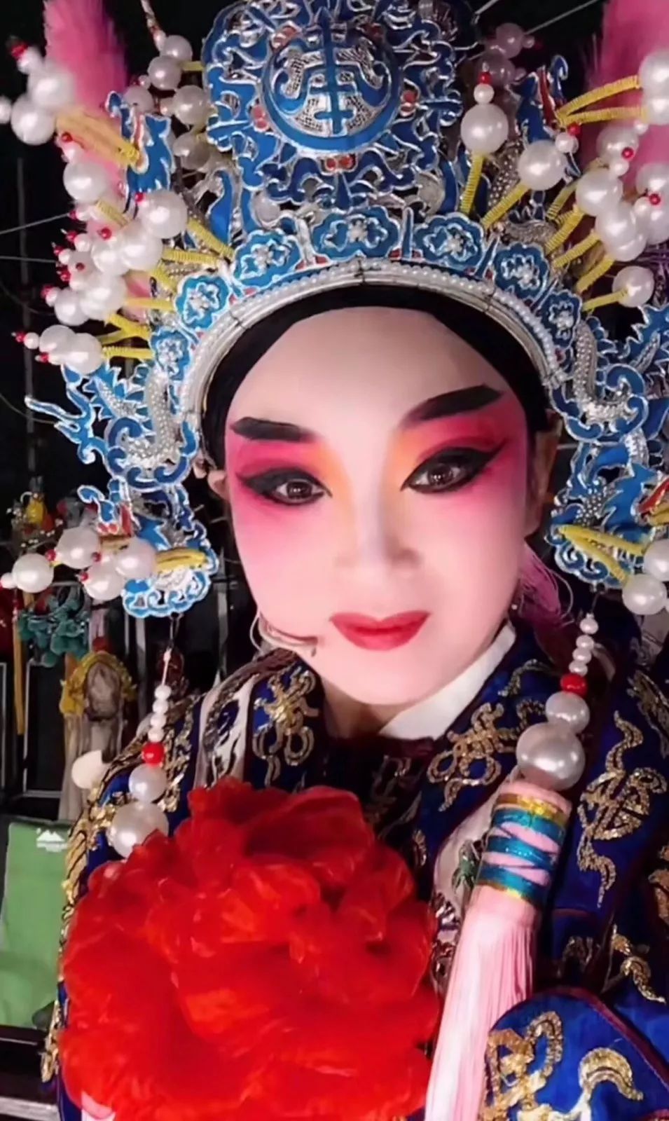 上古井的一出《珍珠塔》让我认识了鲍大帅 ;第二天的《三代情仇》彻底