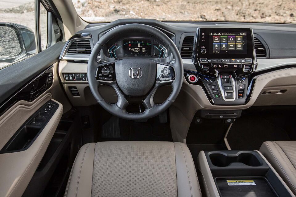 内饰方面,这次新款美版本田奥德赛的内饰进步也是蛮大的,不仅使用了很