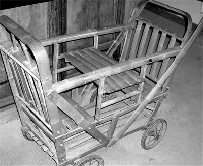 推着竹推车,就像回到了过去