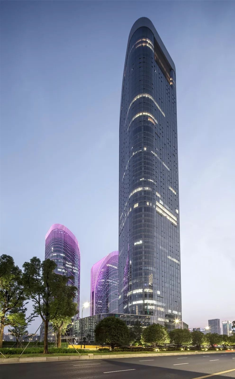 盛开杭州之巅的三叶草博地中心