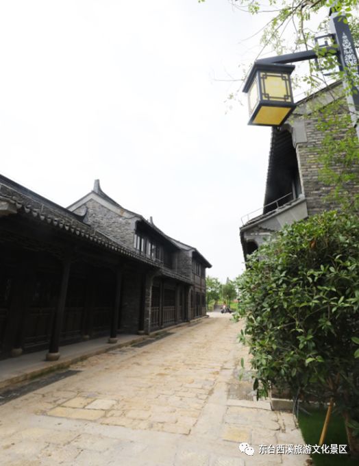 头条东台唐洋一男子落水幸好