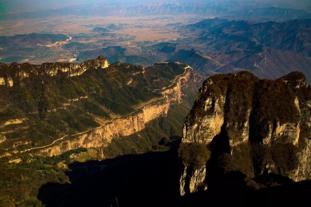 巍巍太行山秋天的色彩斑斓在这里沿着山脉起伏绵延了八百里简直逼疯