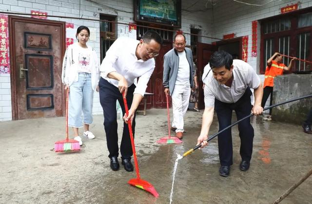 区委常委,宣传部部长叶荣带领区委宣传部,区融媒体中心,杨家湾镇部分