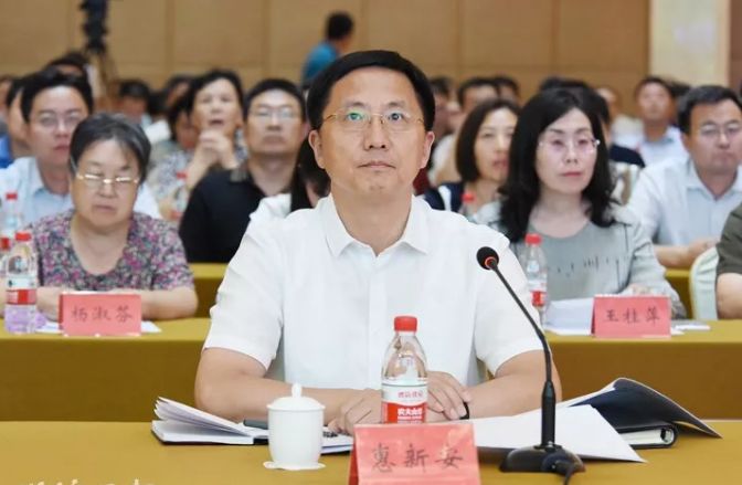 市委书记,市人大常委会主任惠新安,副市长田民利出席会议;市人大