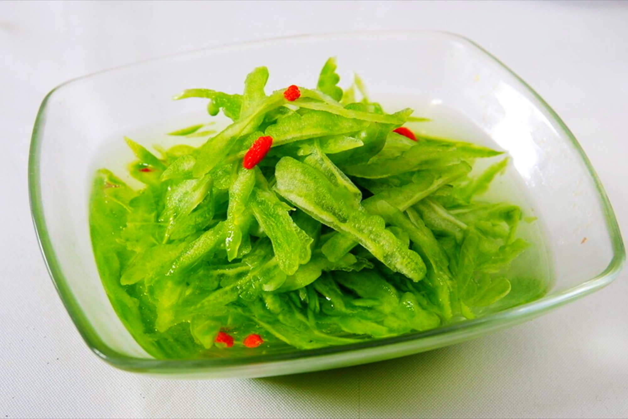 4,苦瓜中的苦瓜素被誉为"脂肪杀手",能使摄取脂肪和多糖减少.