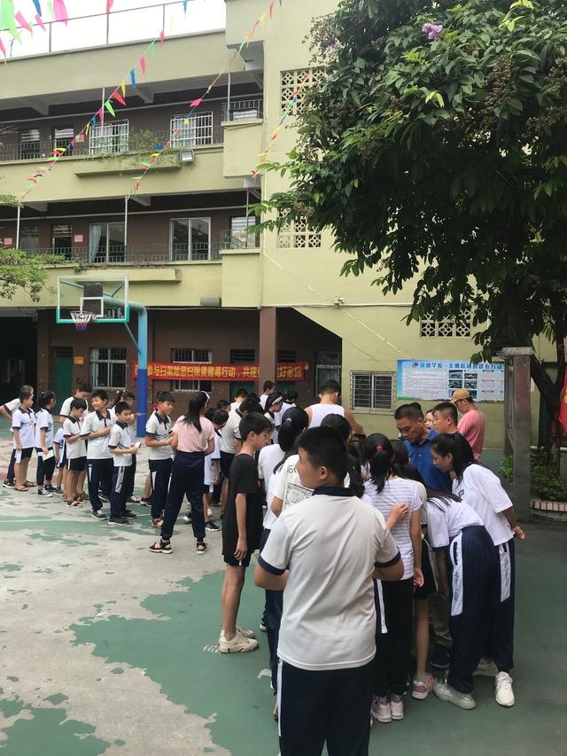 广州市阳光天使社会工作服务中心在培智学校开展了以"秋季开学第一课"