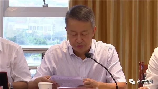 会上,县委副书记,县人民政府县长李明峰从永仁县基本县情,创卫工作