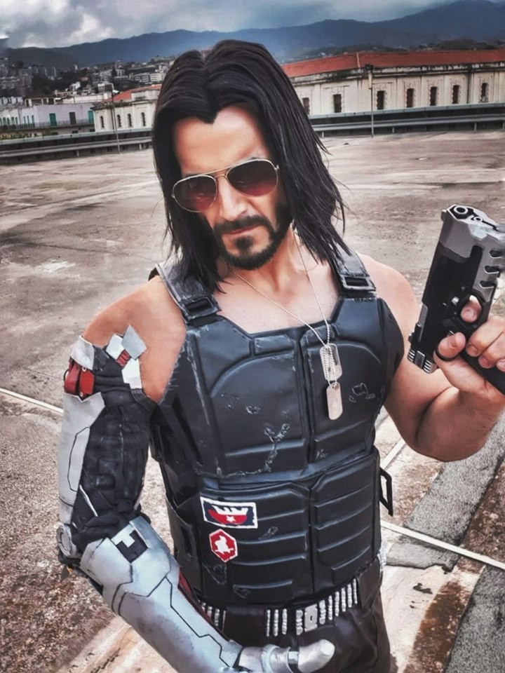 硬汉帅大叔cos,《赛博朋克2077》真还原约翰银手