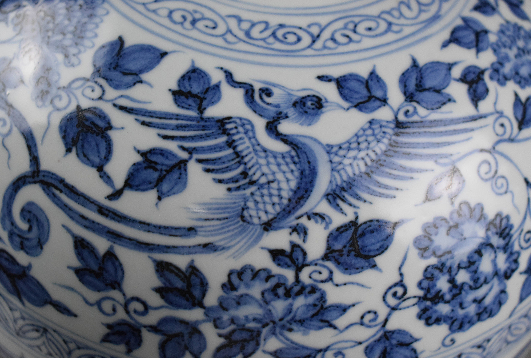 造型秀美,线条流畅,色泽浓艳,为了解元代青花瓷制造工艺及人物图案