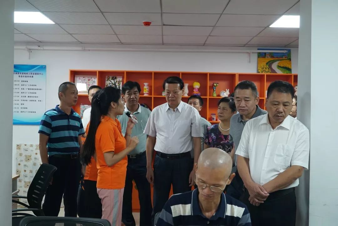 市民政局副局长李龙;湖里区人大副主任曾文生,湖里区政府副区长洪耀同