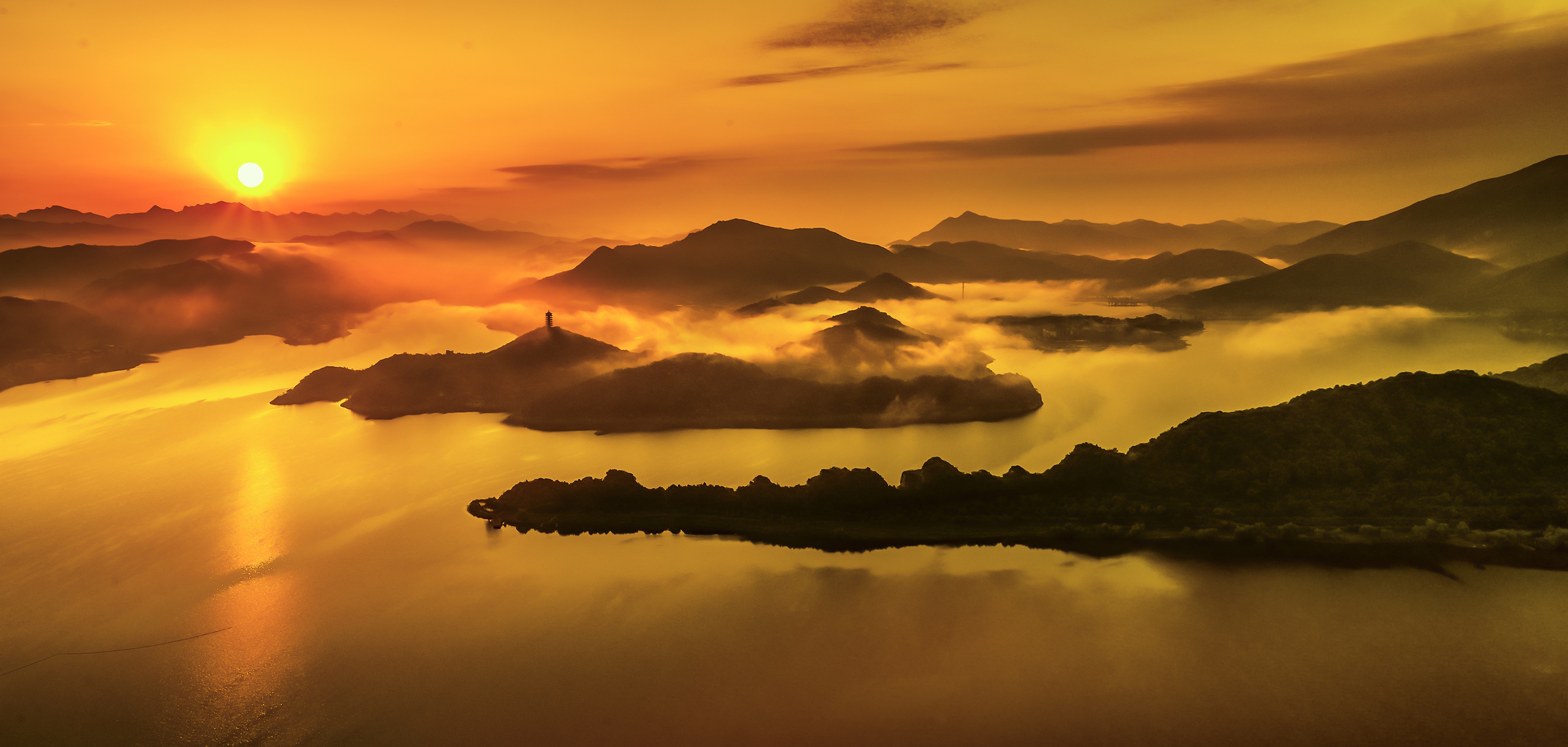 看镜头下的山水平谷