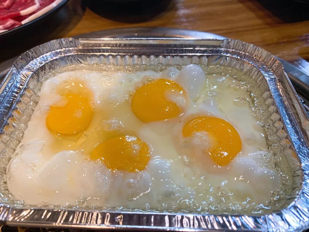 烧烤圈锡纸碗烤鸡蛋铁板烤鸡蛋不一样的做法不一样的美味