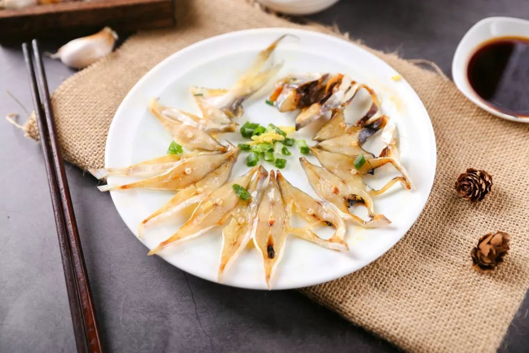 苍南美女晒鱼干出名现在又有新动作