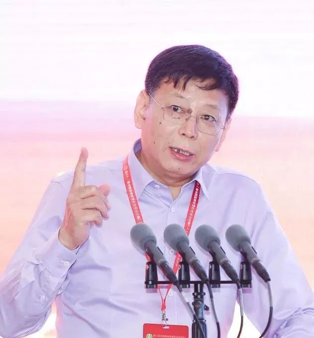 时和兴论坛上,来自全国知名高等院校的专家学者与各地法学会代表,围绕