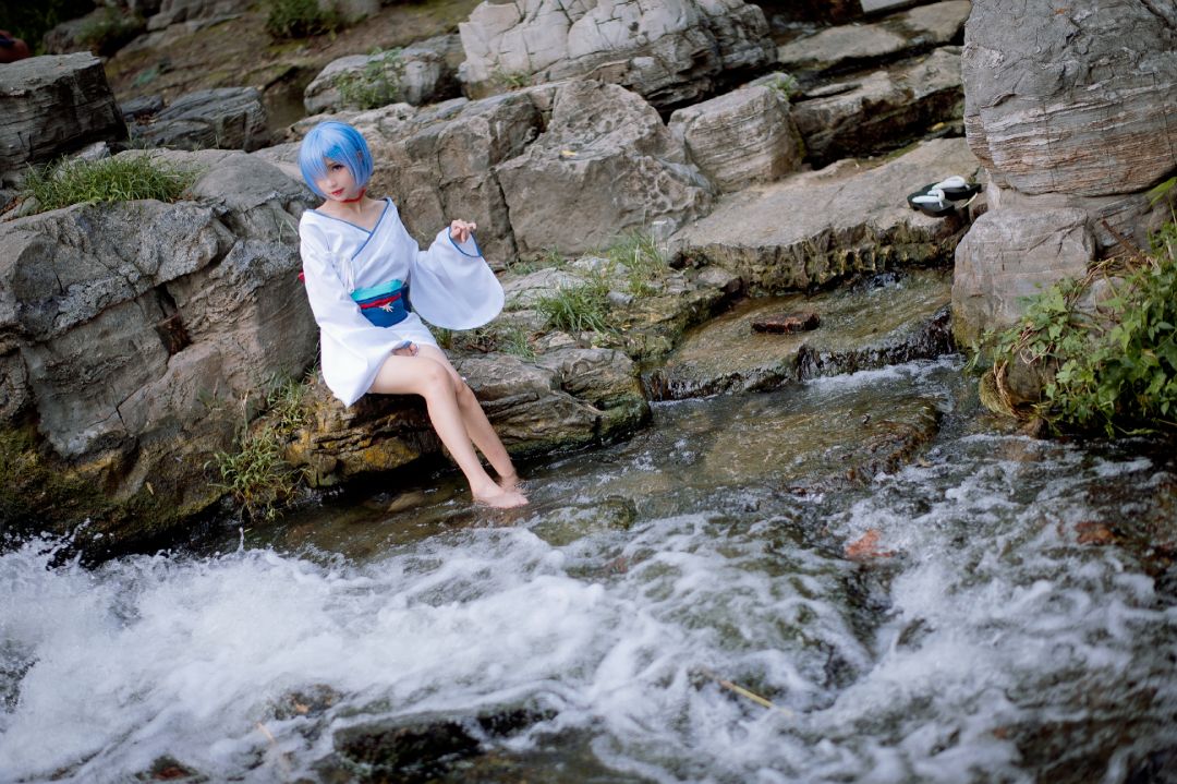 蓝色才是爱情的颜色雷姆白色和服cos这样的雷姆你心动了么