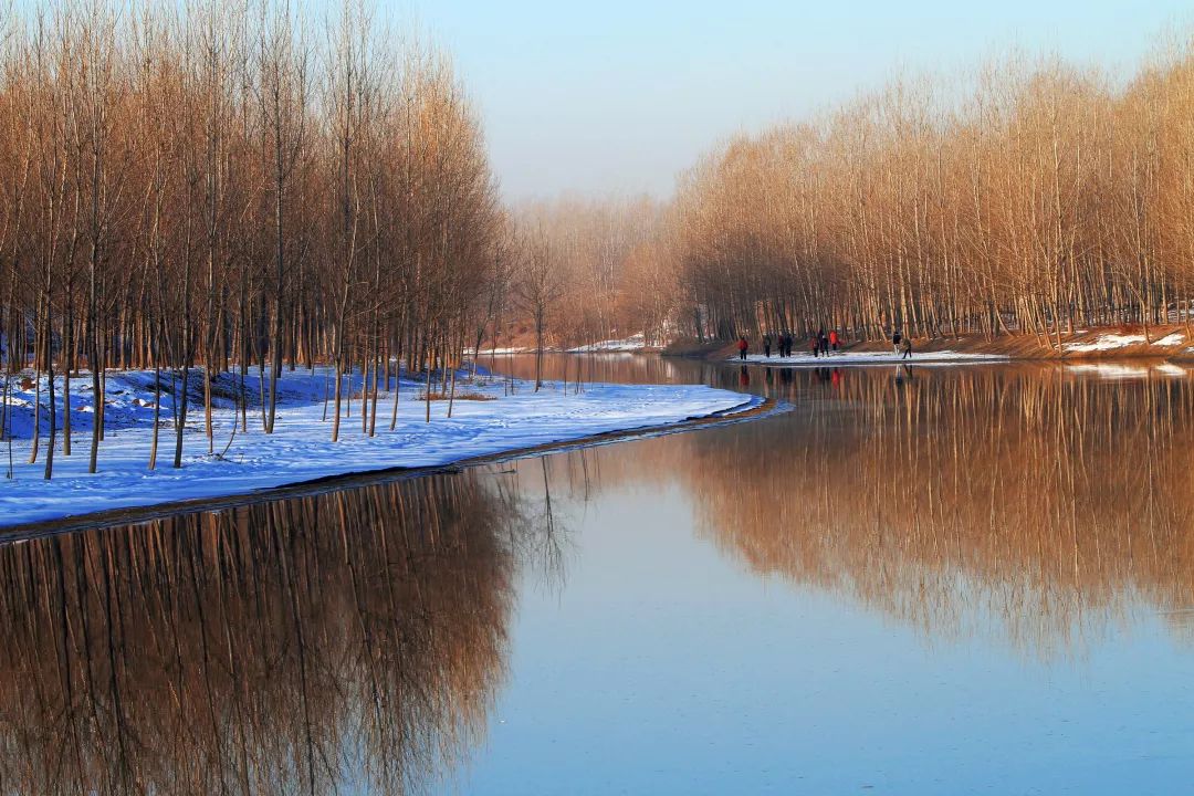 内黄变幻的四季多彩的卫河