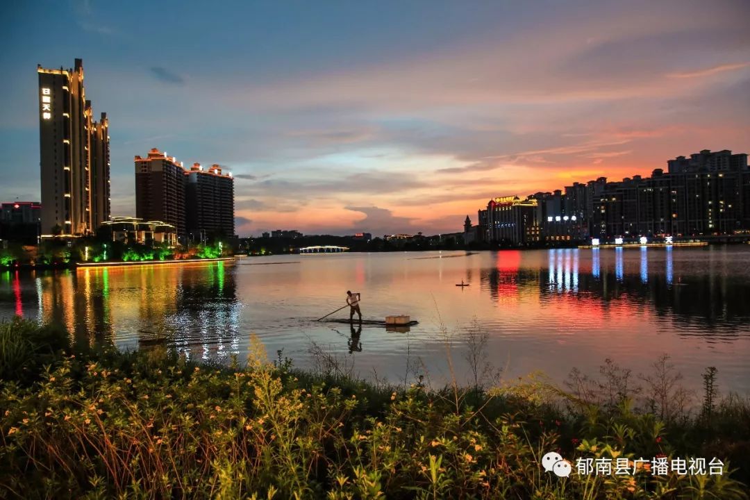 前方高能郁南绝美晚霞随手一拍都是大片