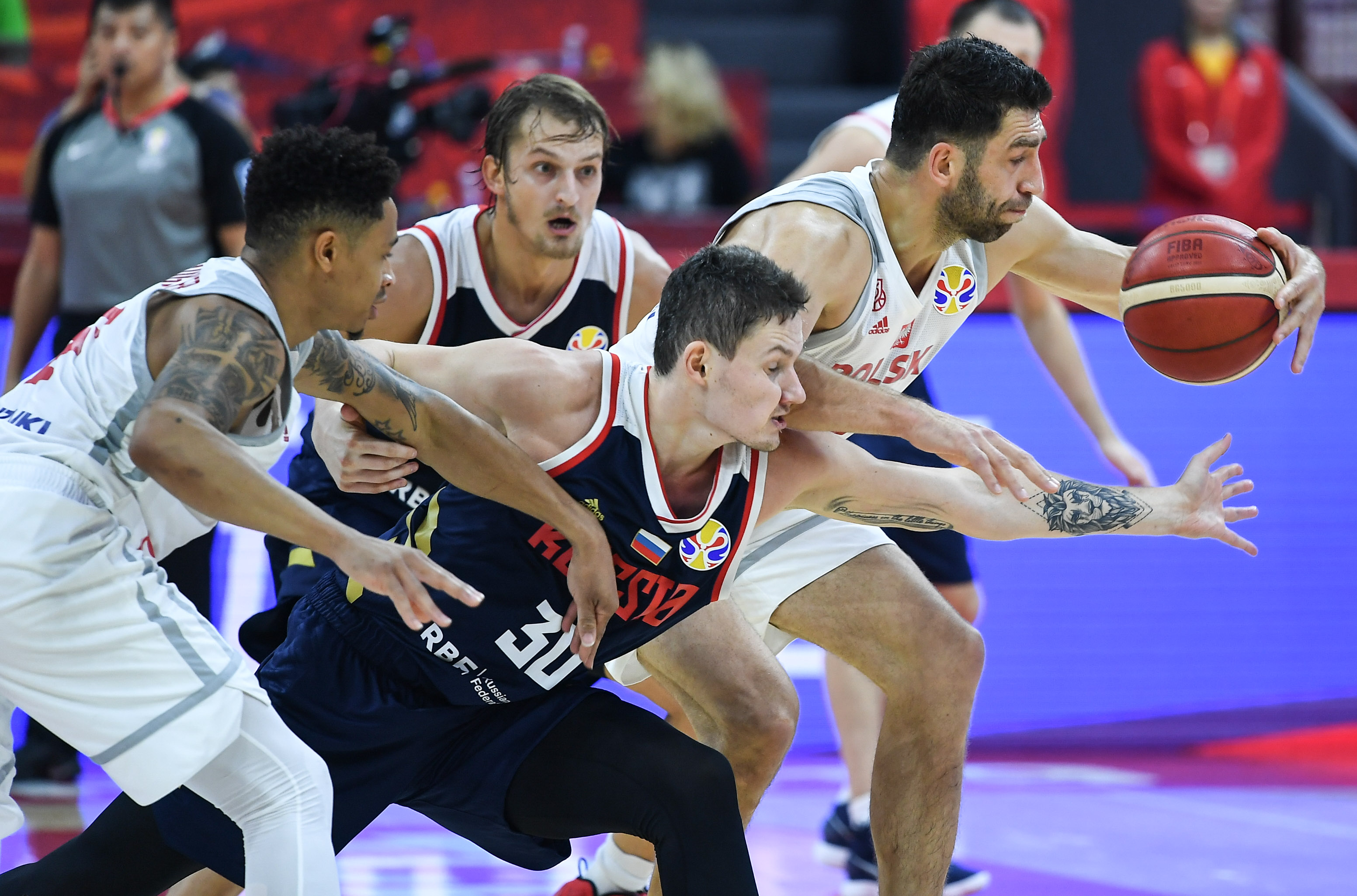 篮球——小组赛第二阶段:波兰队对阵俄罗斯队_比赛