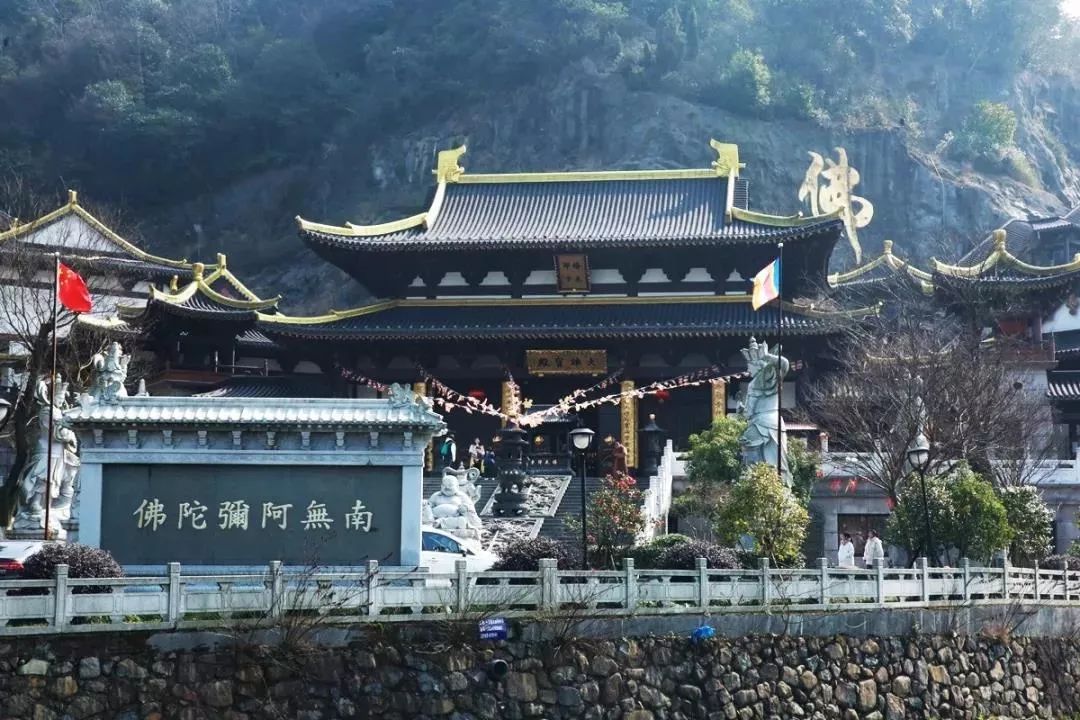 佛光寺△龙泉寺△庐山禅寺你的影子剪不断徒留我孤单在湖面成双