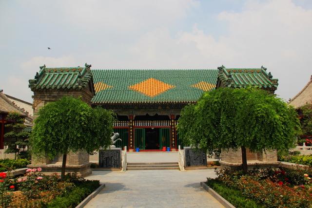 开封这座清真寺十分罕见石柱能断晴雨门前狮子石料来自阿拉伯