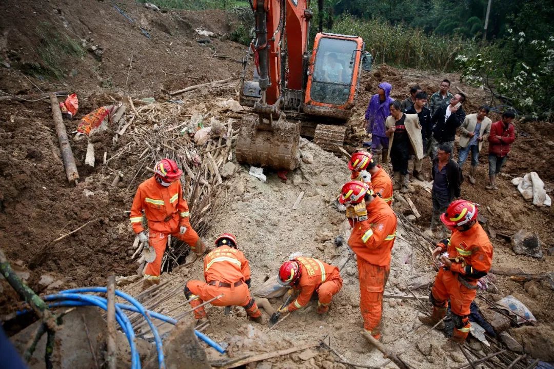 巧家小河马鞍村滑坡自然灾害 造成9人遇难