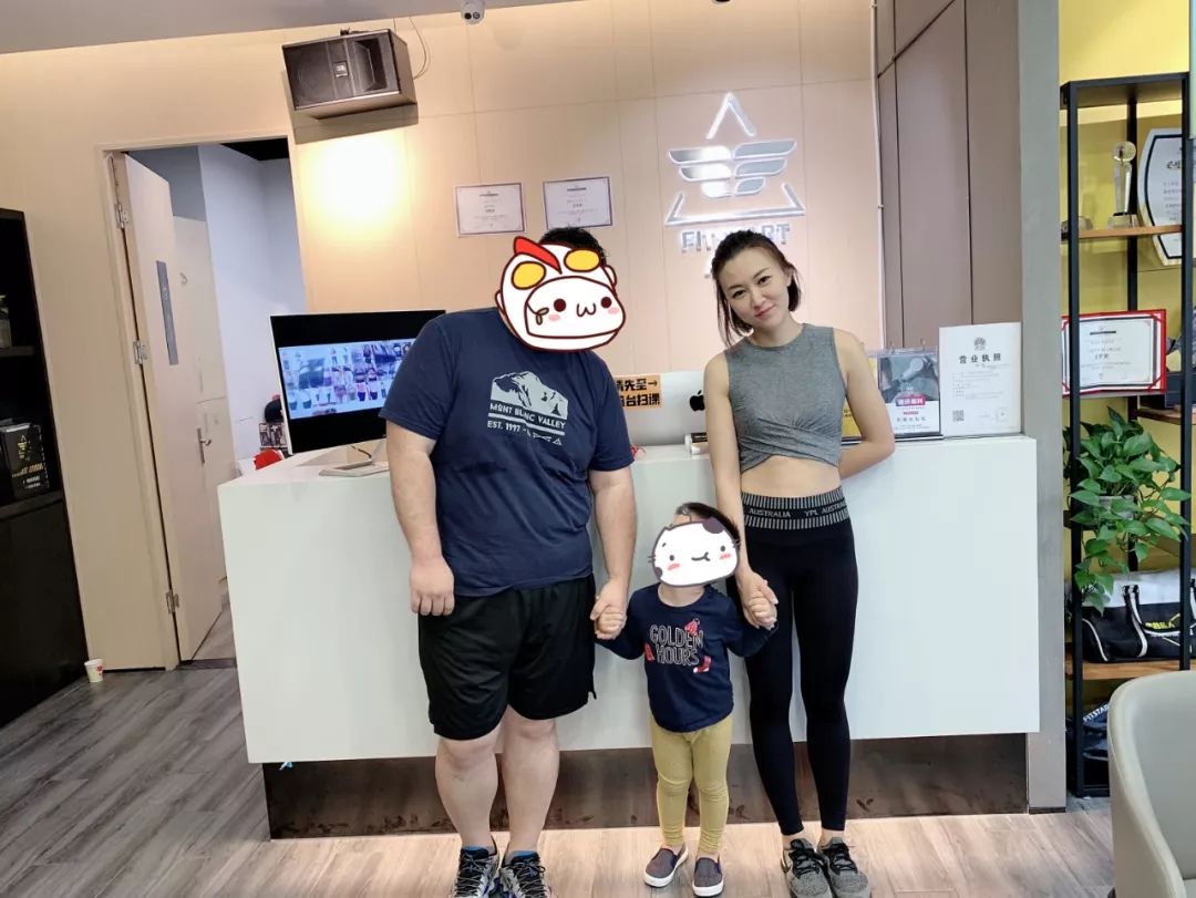 美少女化身拿铁女孩健身初体验就喜获马甲线